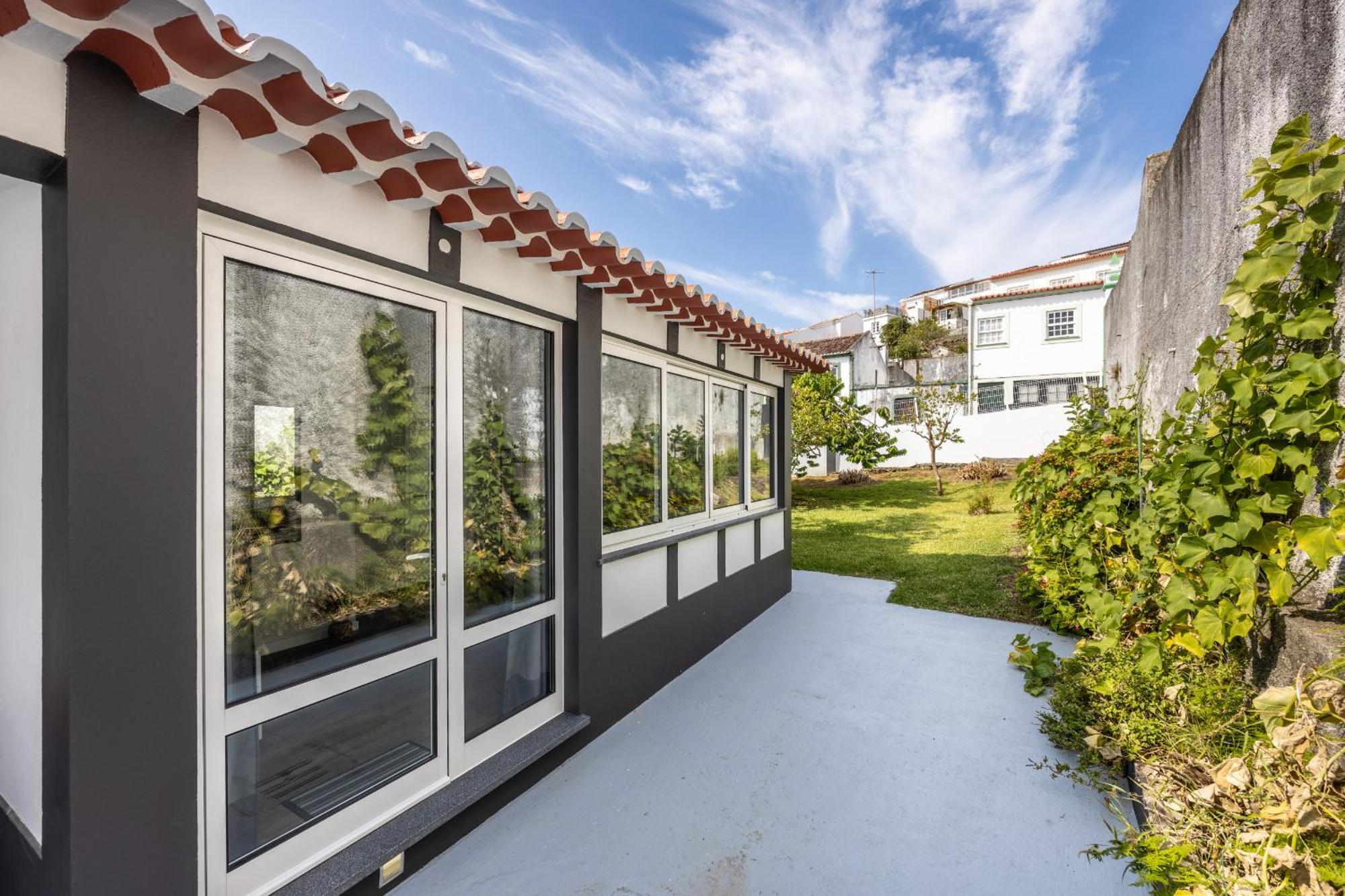 Angra Charming Suites By Seewest Angra do Heroismo Exterior photo