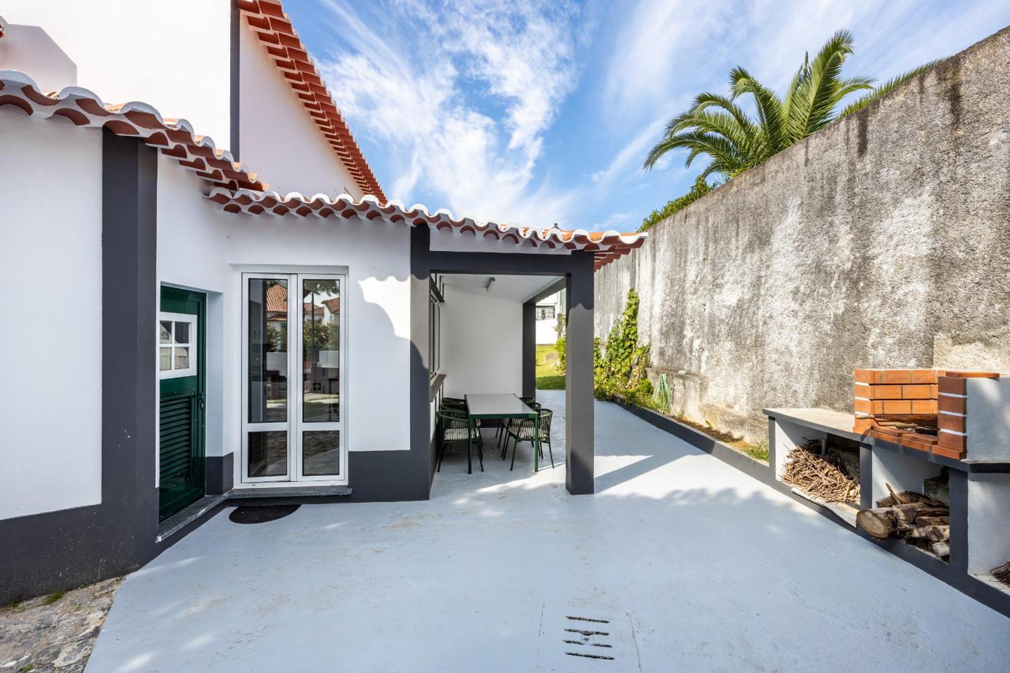Angra Charming Suites By Seewest Angra do Heroismo Exterior photo